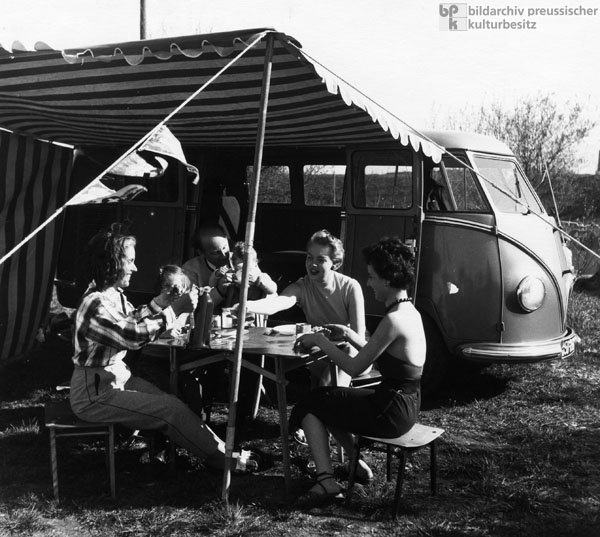 Camping mit dem VW-Bus in Deutschland (1952)